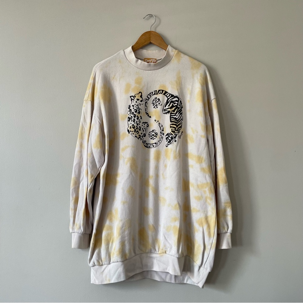 3/$20 Dazey yin/yang Animal Print wildcat oversized Sweatshirt